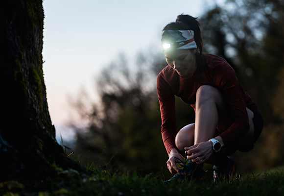 Läuferin, Dämmerung, Petzl Stirnlampe