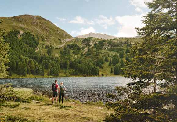 Idyllische Bergseen und regionale Gerichte: Dafür ist die Erlebnisregion Murtal bekannt.