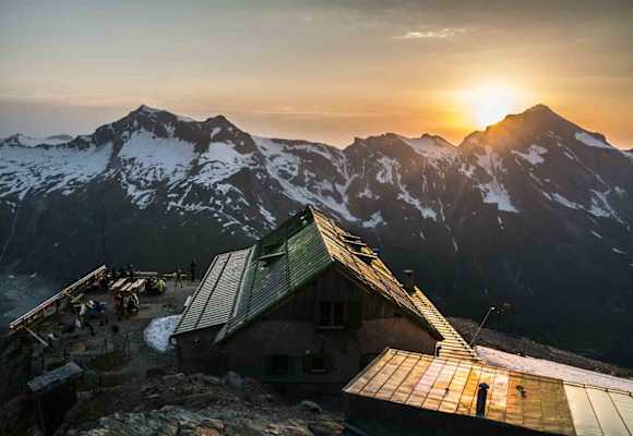 Das Heinrich-Schwaiger-Haus ist ein traumhaftes Schutzhaus in der Glocknergruppe oberhalb des Stausees Mooserboden am Großen Wiesbachhorn