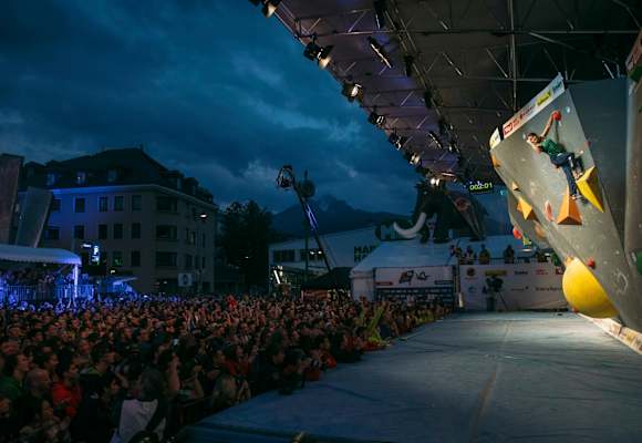 Bouldern vor tausendenBouldern vor tausenden Fans in der Innsbrucker Innenstadt - wer träumt nicht davon? 