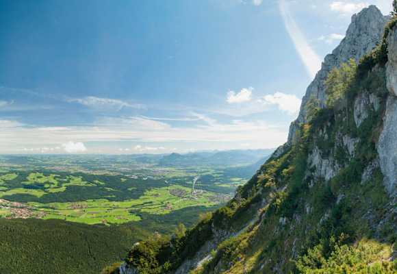Panoramablick vom Hochstaufen über den Teisenberg und Rupertiwinkel 
