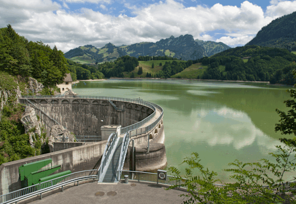 Blick über den Lac de Montsalvens während der Wanderung durch die Jaumbachschlucht