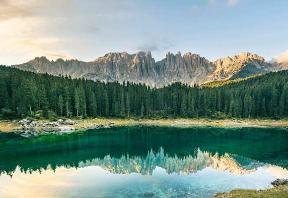 Karersee in den Dolomiten in Südtirol