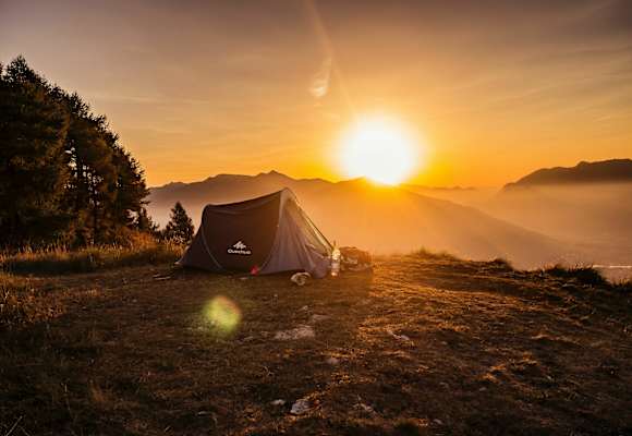 Der Sonnenaufgang vor dem Zelteingang