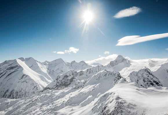 Blick auf die schneebedeckte Glocknergruppe