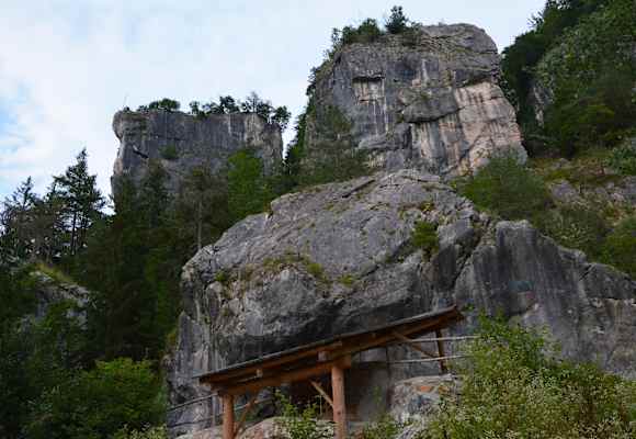 Im Klettergarten Kanzianiberg in den Karawanken in Kärnten