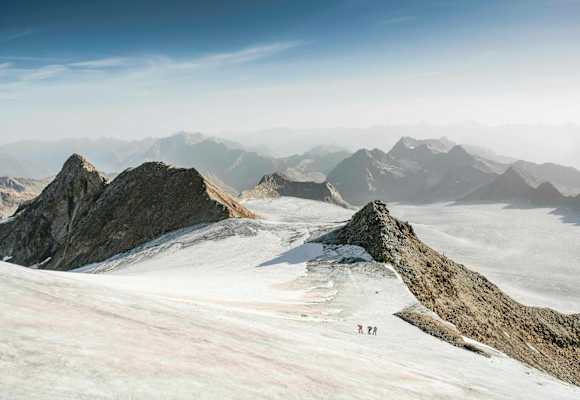 Die Ötztaler Alpen weisen noch gigantische Gletschermassen auf.