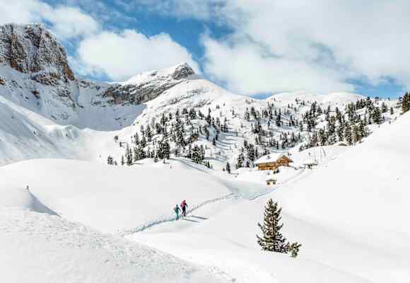 Die Rossalm am Fuße der Roten Wand in den Dolomiten