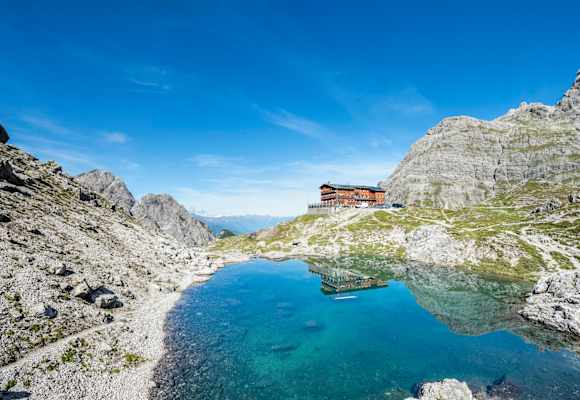 Am Laserzsee in Osttirol: Die Karlsbader Hütte