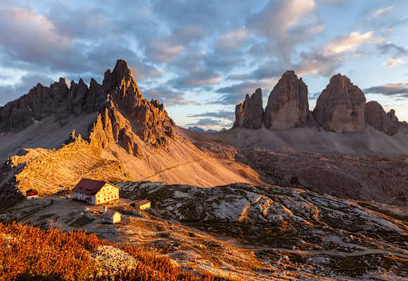 Drei Zinnen Hütte (2.405 m) in den Dolomiten 