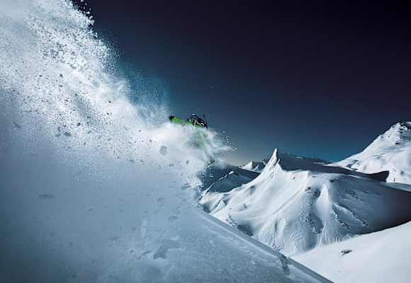 Snowboarder im Tiefschnee