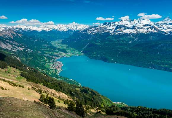 Blick auf den Brienzergrat auf den Brienzsee im Berner Oberland, eine der beliebtesten Bergtouren 2020 auf Bergwelten.com 