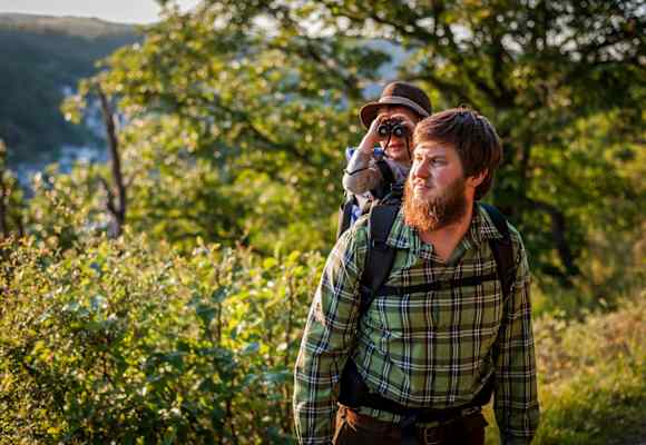 Vater und Sohn wandern