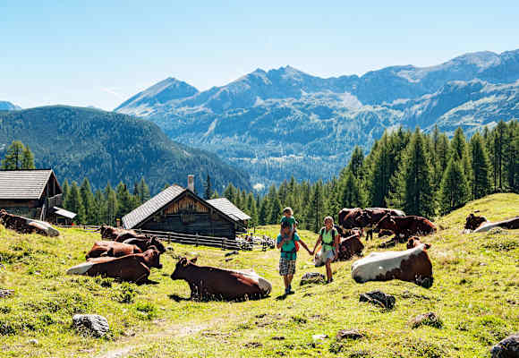 Berghütten und Almen: Ein Sommer-Paradies für Kinder