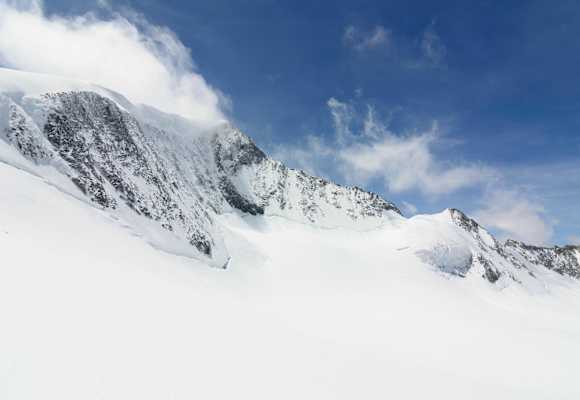 Dafür kann man nicht früh genug planen: Der Gipfel des Großvenedigers (3.666 m) ist ein beliebtes Skihochtourenziel im Frühjahr 
