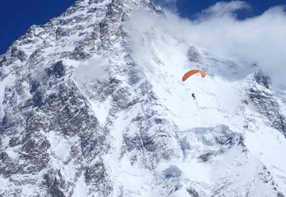 Noch gibt es kein Fotomaterial vom Flug des K2: Doch hier sieht man Max während seines erfolgreichen Flugs vom Broad Peak