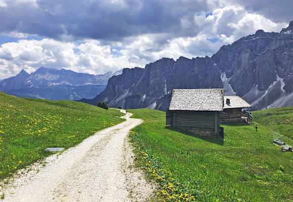 Mit den Kleinsten in die Berge: ein Kinderwagen sollte vor allem geländegängig und gut gefedert sein.