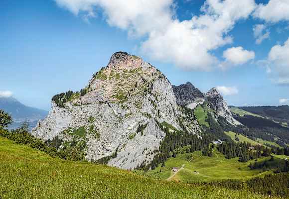 Der Mythen bei wunderschönem Sonnenschein.