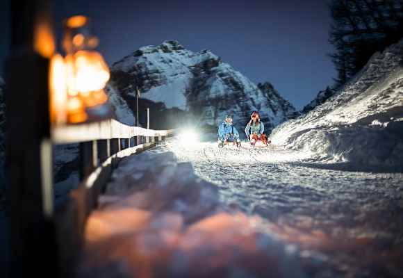 Nachtrodeln vom Feinsten: Start der Elfer Lift Rodelbahn nach Neustift hinab