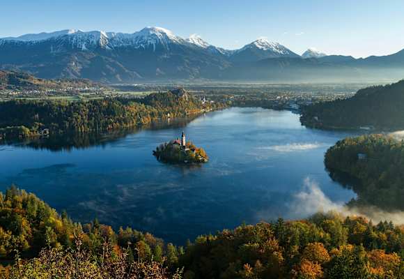 Blick auf das idyllisch gelegene Bled