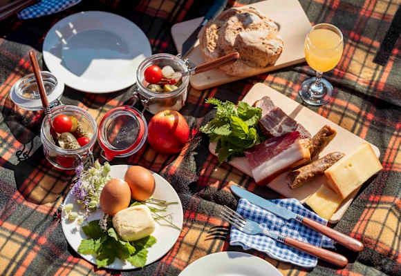 Nimm Platz: Picknick mit regionalen Kärntner Schmankerln.