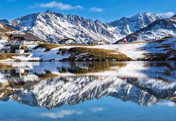Rhein-Quelle: Der Oberalpsee am Oberalppass zwischen Graubünden und Uri