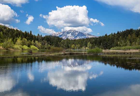 Wandern in der Ötscherregion, der Erlaufstausee mit dem Ötscher im Hintergrund
