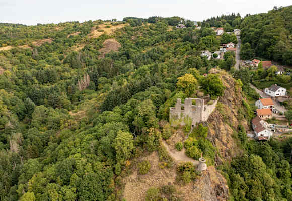 Burgruine Falkenstein auf Vulkanfelsen