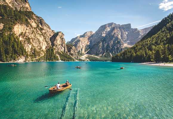 Bootsfahrer am Pragser Wildsee