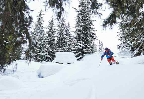 Wild Face: Raphael Eiter bei der Abfahrt vom Mittagskogel im Pitztal