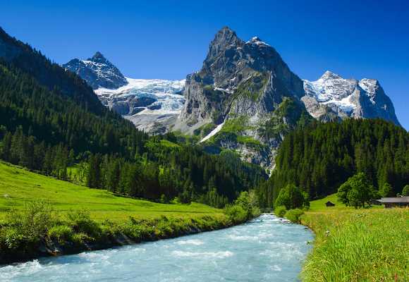  Das 3.192 m hohe Wellhorn und der Rosenlaui Gletscher im Berner Oberland