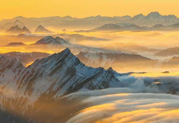 Gipfelblick: Aussicht vom Säntis in den Appenzeller Alpen