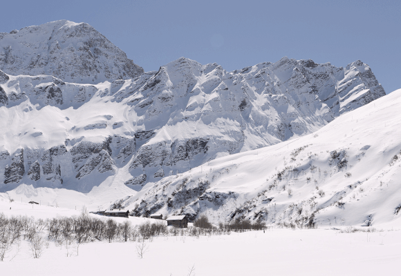 Die Berglandschaft des Safientals in Graubünden bietet zahlreiche Skitourengipfel der Extraklasse