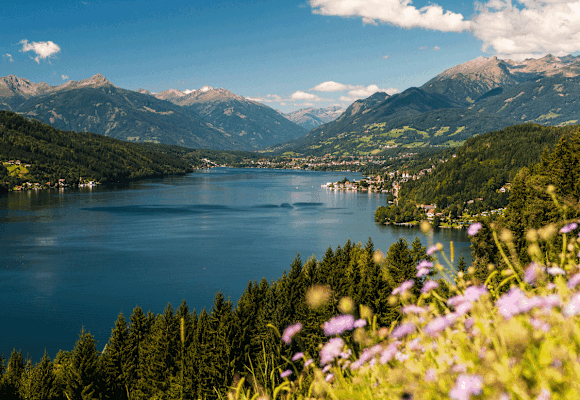 Während der stadtnahen Wanderung rund um den Eckberg hat man den Millstätter See stets im Blick