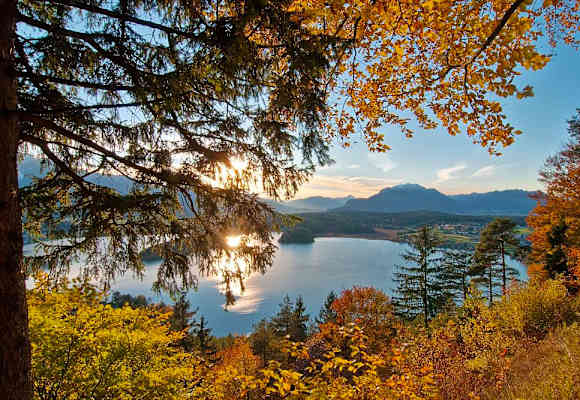 Blick von der Taborhöhe auf den Faaker See bei Villach in Kärnten