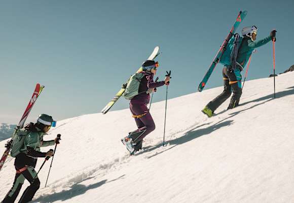 Mit der neuen Skitouren Kollektion von Jack Wolfskin bist du bei deinem nächsten Abenteuer gut gerüstet.