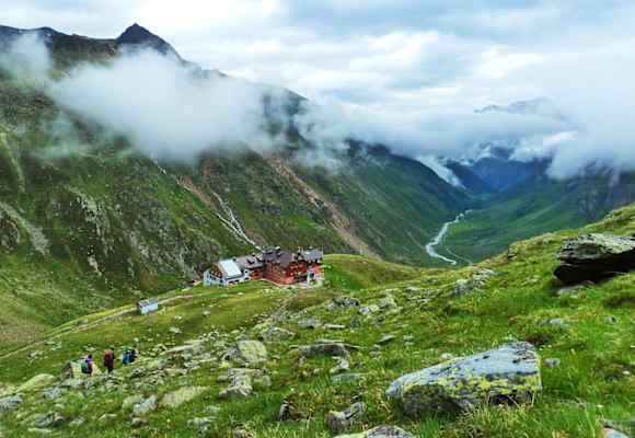 Das Taschachhaus in den Ötztaler Alpen in Tirol