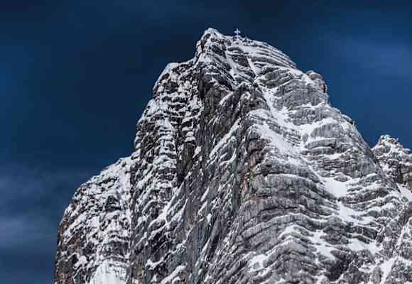 Surfen auf einer gefrorenen Welle, Dachstein Gletscher
