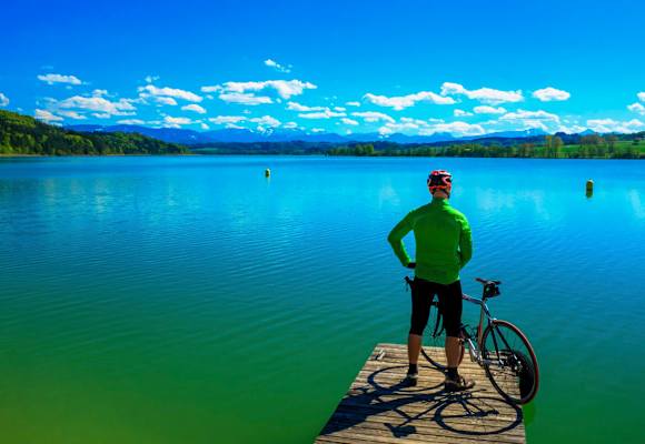 Der Waginger See ist ein Naturjuwel in den Chiemgauer Alpen 
