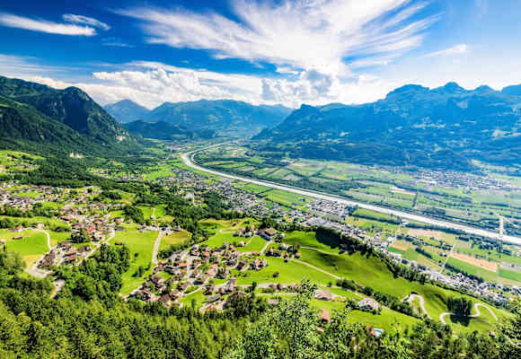 Blick von Masescha auf Triesenberg und das Rheintal