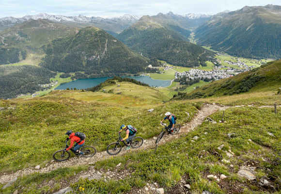 Hoch über dem Davoser See