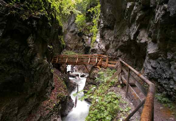 Blick in die Wolfsklamm bei Stans im Bezirk Schwaz in Tirol