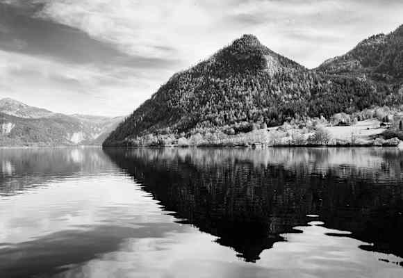 Der Grundlsee: Mystik und Schönheit umgibt den malerischen Or im Salzkammergut.