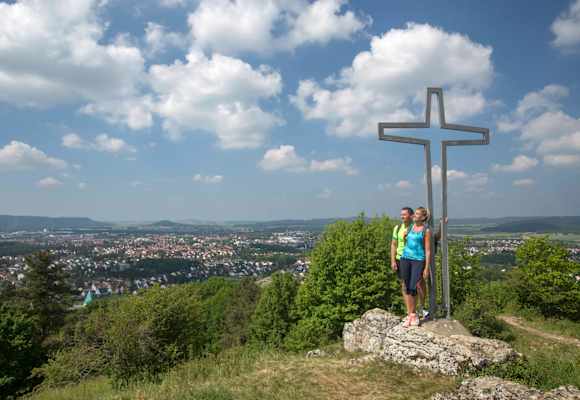 Auf der Zeugenbergrunde genießt man wunderschöne Aussichten.