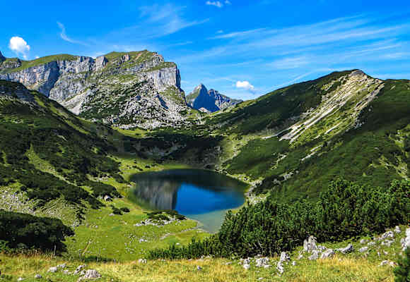Nach einer anspruchsvollen Wanderung zum Zireiner See im Tiroler Rofangebirge wird man mit dieser Aussicht belohnt.