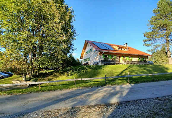 Die im Landkreis Oberallgäu, auf einer Höhe von 936 m gelegene Schwand-Alpe, befindet sich im Besitz der DAV-Sektion Ulm. 