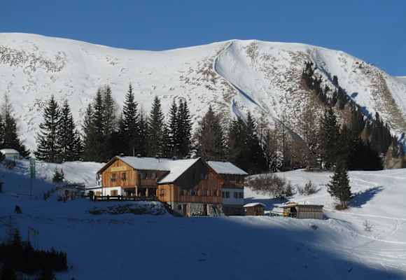 Die Wolfratshauser Hütte ist im Winter ein beliebter Ausgangspunkt für Skitouren
