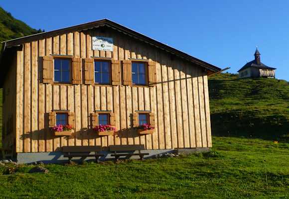 Die Hütte steht auf dem Harlasanger am Gaisberg in den Kitzbühler Alpen