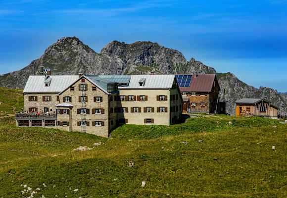 Die Rappenseehütte liegt in den Allgäuer Alpen