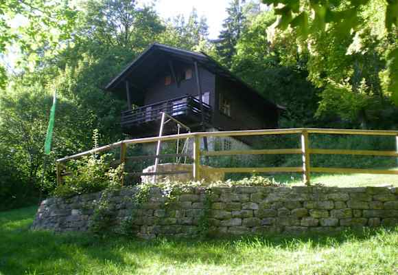 Die Uli-Wieland-Hütte ist eine Selbstversorgerhütte in Blaubeuren-Weiler 